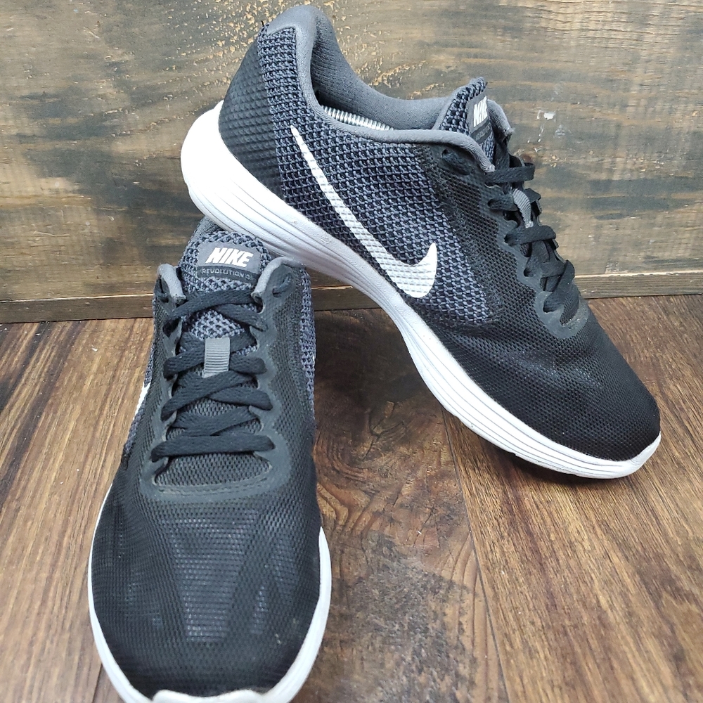 Nike Revolution 3 819302-001 Black White Grey Running Shoes Women's Size 8.5